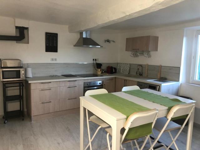 Le Petit Saint Clair Apartment Trigance Bagian luar foto